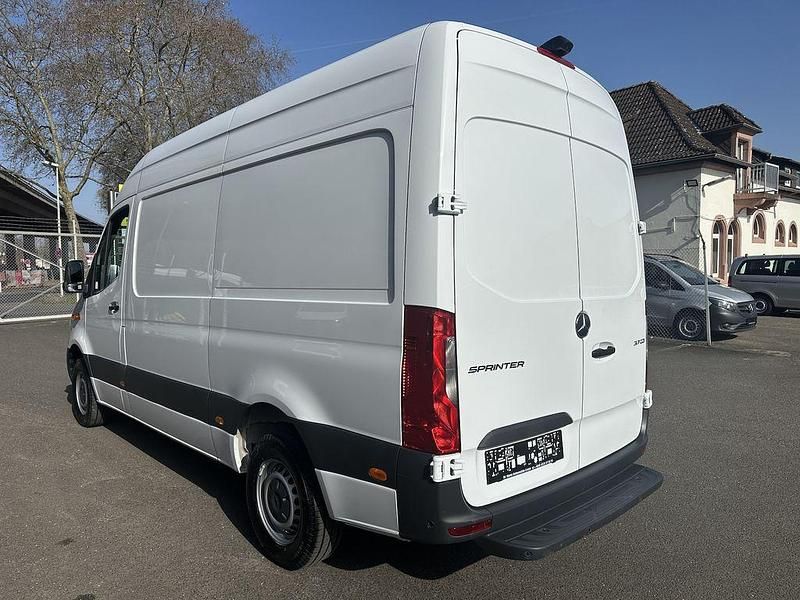 Gebraucht Mercedes Sprinter 170 PS (125 kW) 2023 Arktikweiss Van