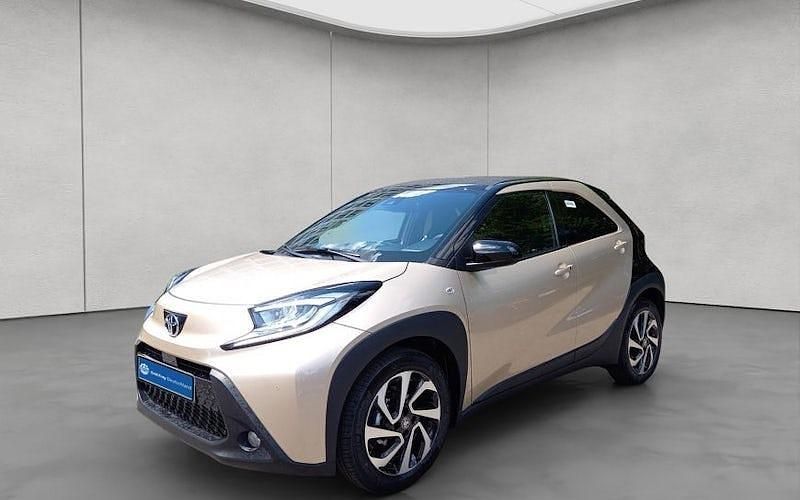 Beige Neu 2025 Toyota Aygo Play Kleinwagen | 19.570 € - Bild 1/4