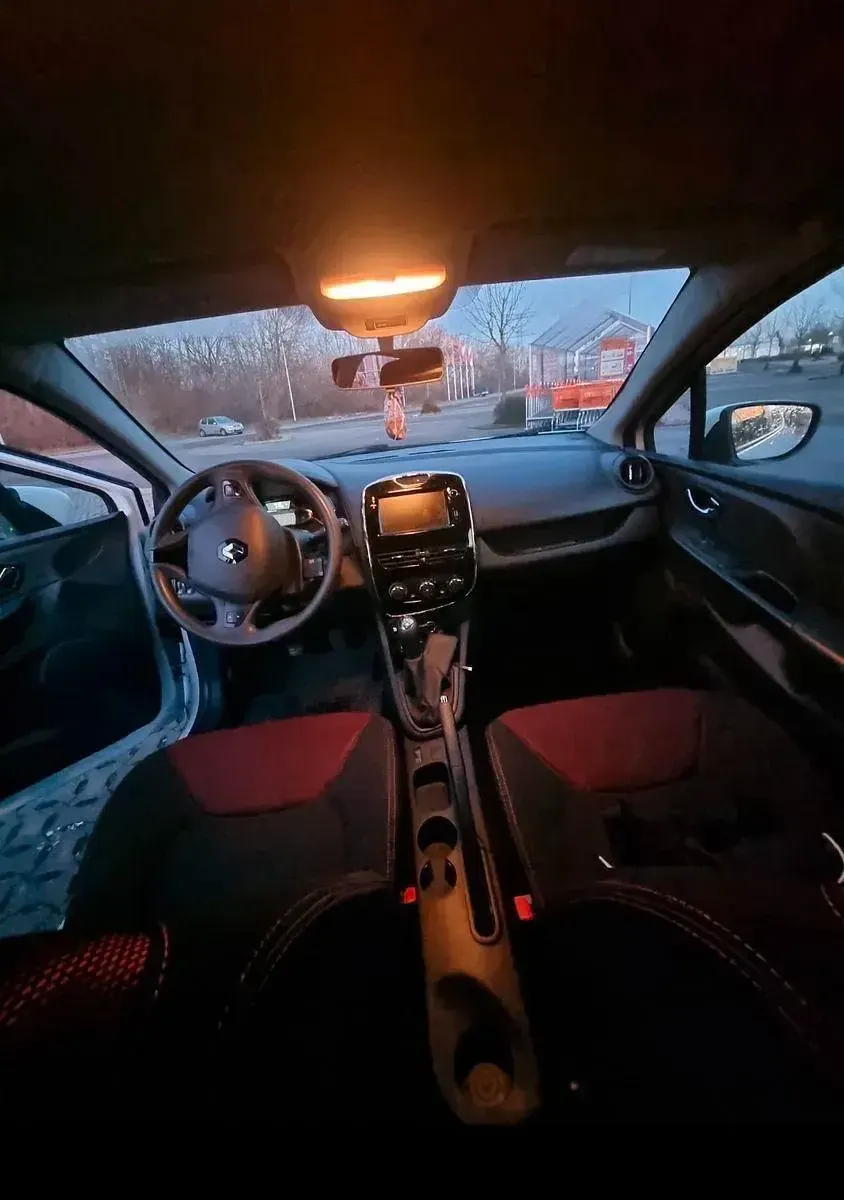 Używany Renault Clio IV Initiale Paris 73 KM (53 kW) 2014 Biały Hatchback