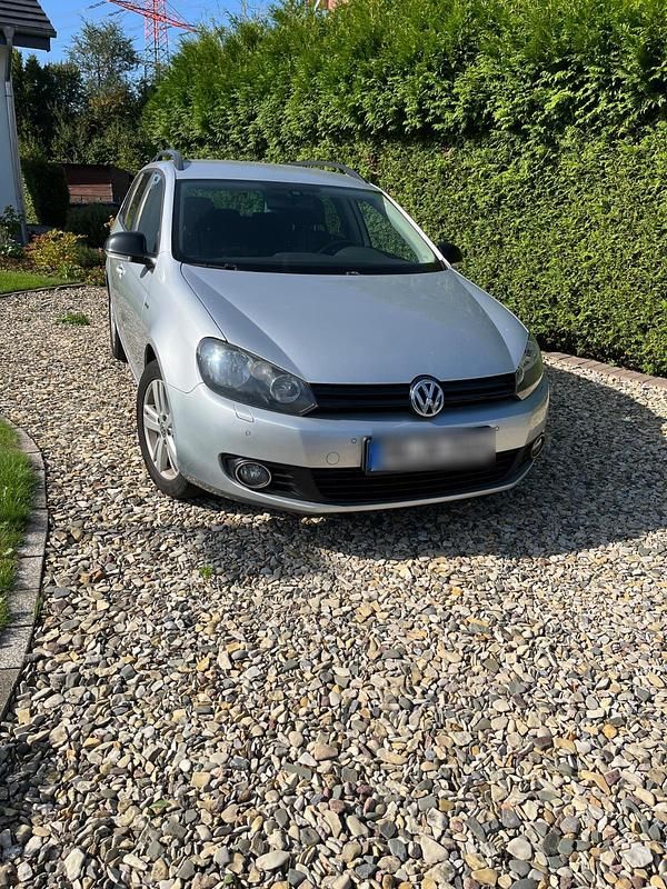 Silber Gebraucht 2013 VW Golf VII Match Kombi | 7.200 € (Superpreis) - Bild 1/4