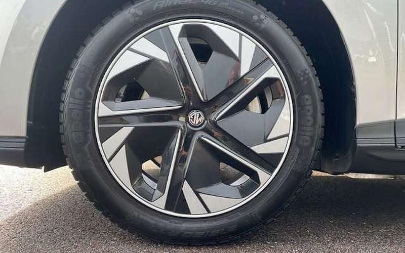 Gebraucht MG MG4 EV Luxury 150 kW (204 PS) 2023 Medal silver Kleinwagen