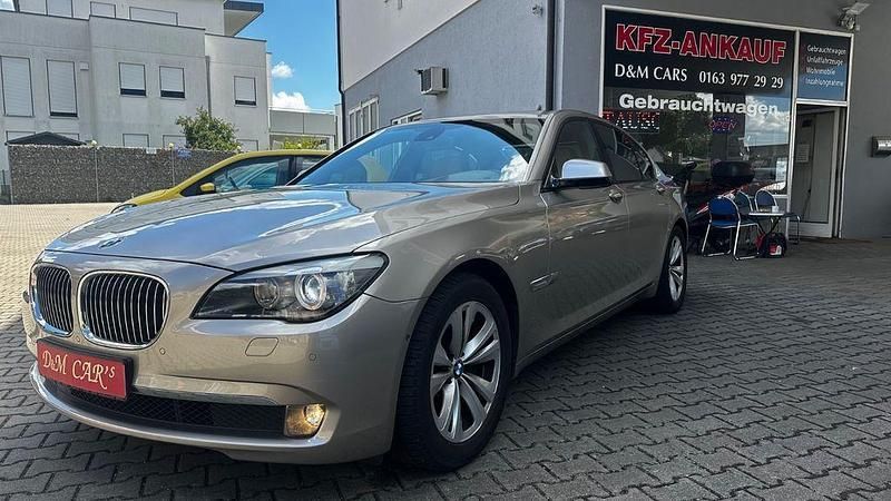Silber Gebraucht 2011 BMW 730 Shadowline Limousine | 15.999 € (Fairer Preis) - Bild 1/4