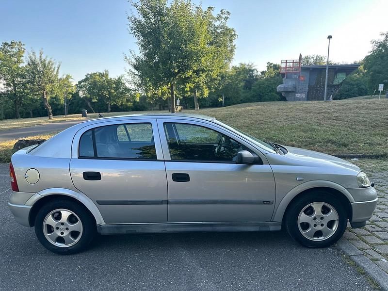 Silber Gebraucht 1999 Opel Astra Limousine | 2.400 € (Etwas zu teuer) - Bild 1/4