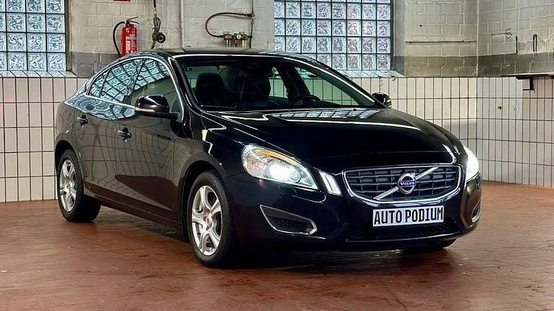 Schwarz Gebraucht 2013 Volvo S60 Summum Limousine | 8.450 € (Fairer Preis) - Bild 1/4