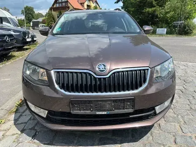 Gebraucht Skoda Octavia Ambition 110 PS (80 kW) 2016 Braun Kombi
