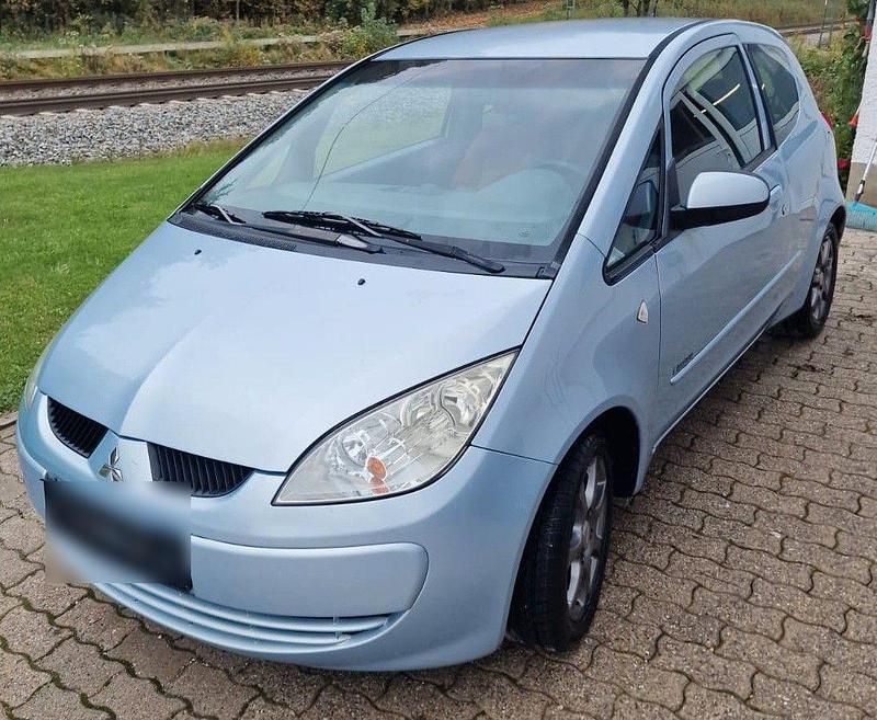 Blau Gebraucht 2005 Mitsubishi Colt Inform Limousine | 1.200 € (Fairer Preis) - Bild 1/4