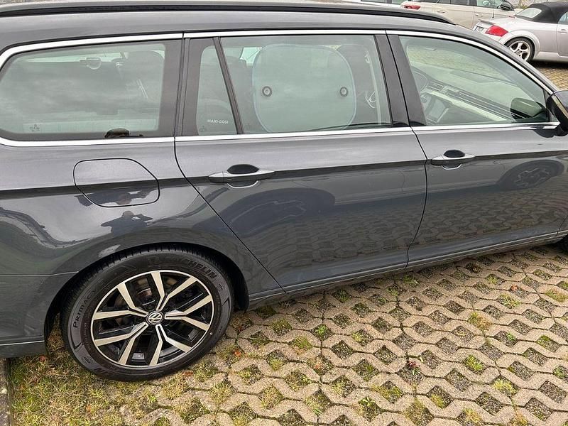 Gebraucht VW Passat Business 150 PS (110 kW) 2019 Grau Kombi