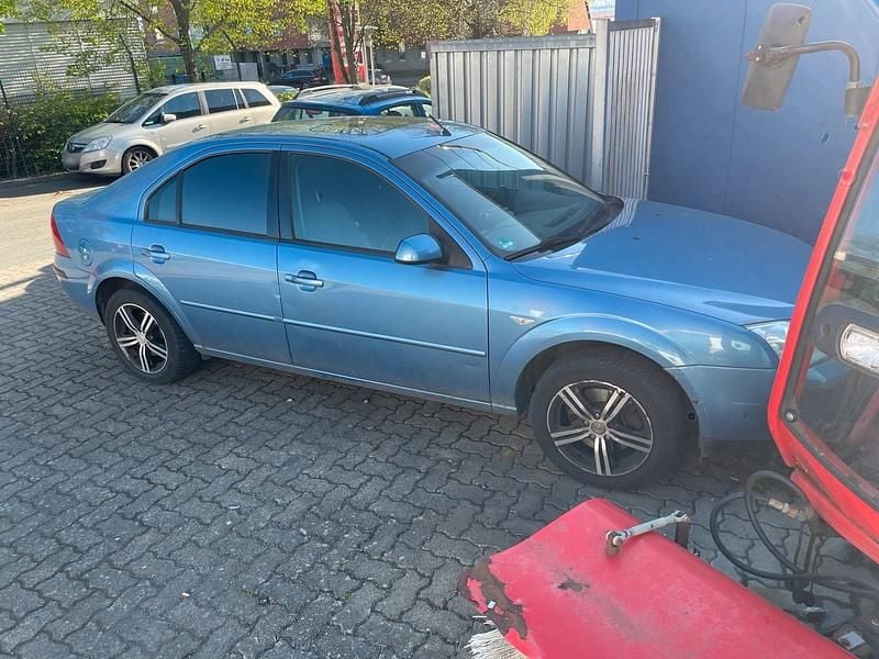 Gebraucht Ford Focus 125 PS (91 kW) 2002 Blau Limousine