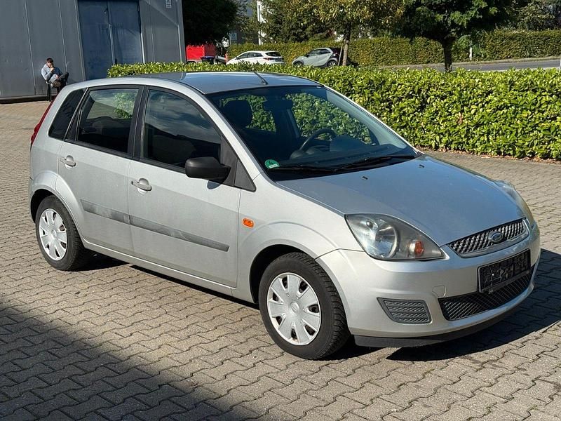 Silber Gebraucht 2007 Ford Fiesta Fun X Kleinwagen | 2.500 € (Etwas zu teuer) - Bild 1/2