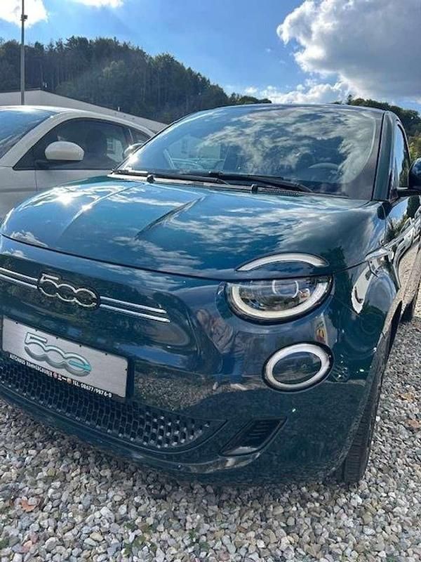 Gebraucht Fiat 500e La Prima 86 kW (118 PS) 2023 Peacock Kleinwagen