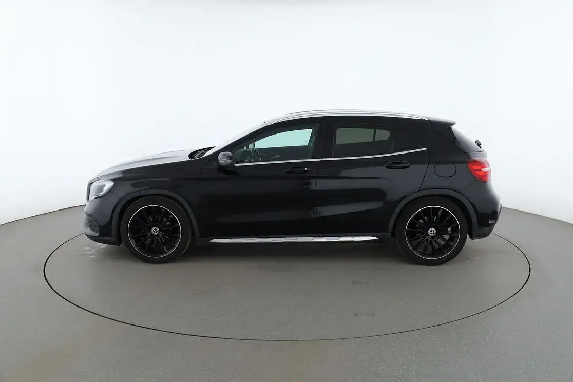 Gebraucht Mercedes GLA180 AMG line 122 PS (89 kW) 2019 Schwarz SUV