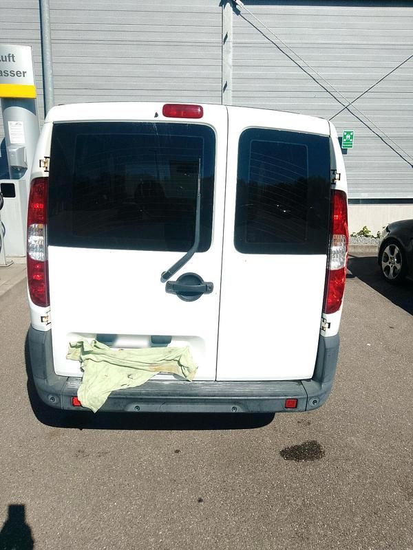Gebraucht Fiat Doblò 77 PS (56 kW) 2009 Weiß Van / Kleinbus