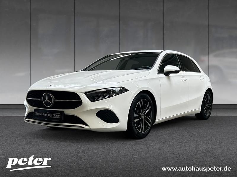 Weiß Gebraucht 2024 Mercedes A180 Progressive Limousine | 28.770 € (Fairer Preis) - Bild 1/4