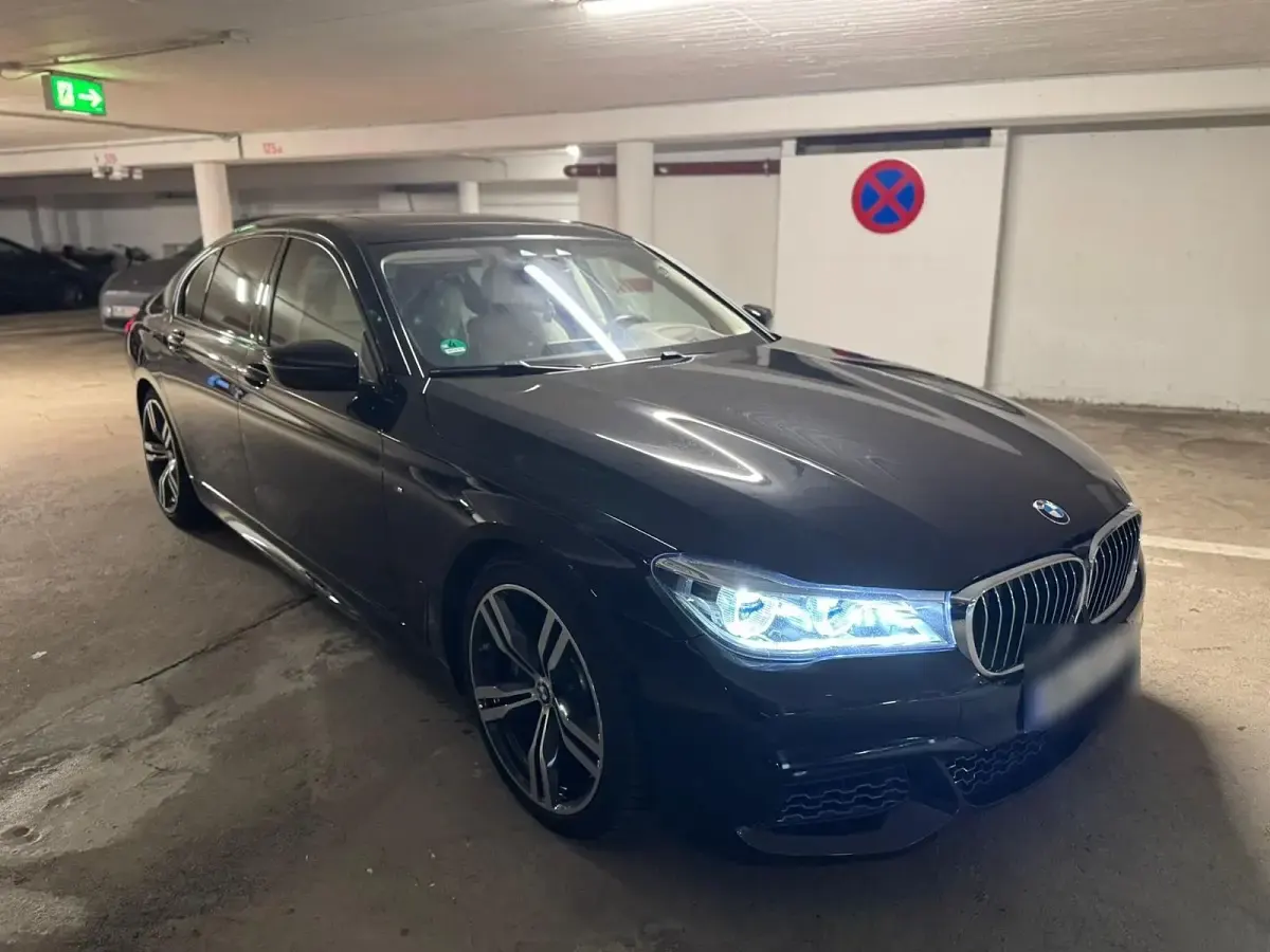Gebraucht BMW 750 449 PS (330 kW) 2016 Schwarz Limousine