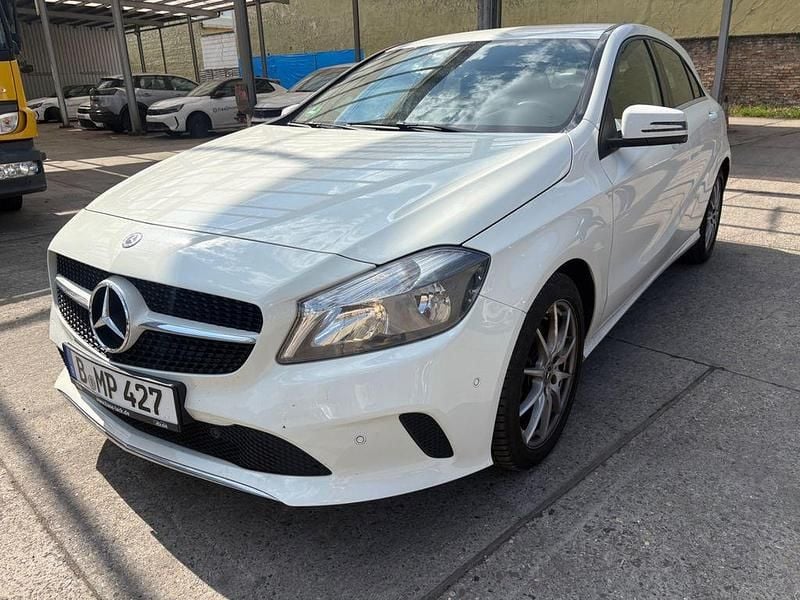 Gebraucht Mercedes A180 122 PS (89 kW) 2017 Weiß Limousine