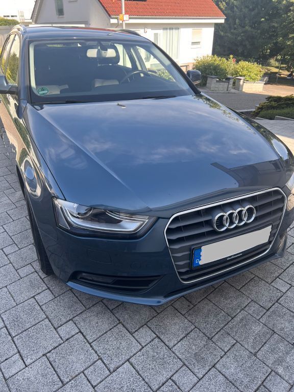 Blau Gebraucht 2015 Audi A4 Kombi | 12.350 € (Guter Preis) - Bild 1/4