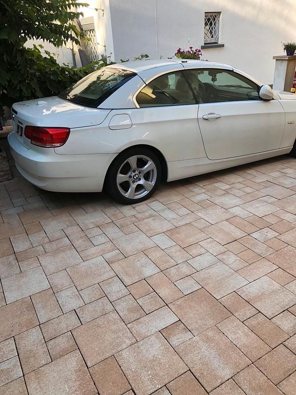 Weiß Gebraucht 2010 BMW 328 Cabriolet Cabrio | 9.900 € - Bild 1/4