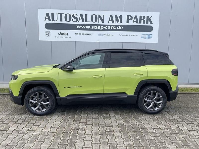 Neu Jeep Compass 145 PS (106 kW) 2026 Grün SUV