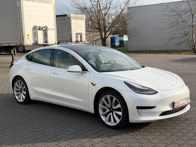 Weiß Gebraucht 2020 Tesla Model 3 Standard Range Plus Limousine | 20.500 € (Fairer Preis) - Bild 1/2