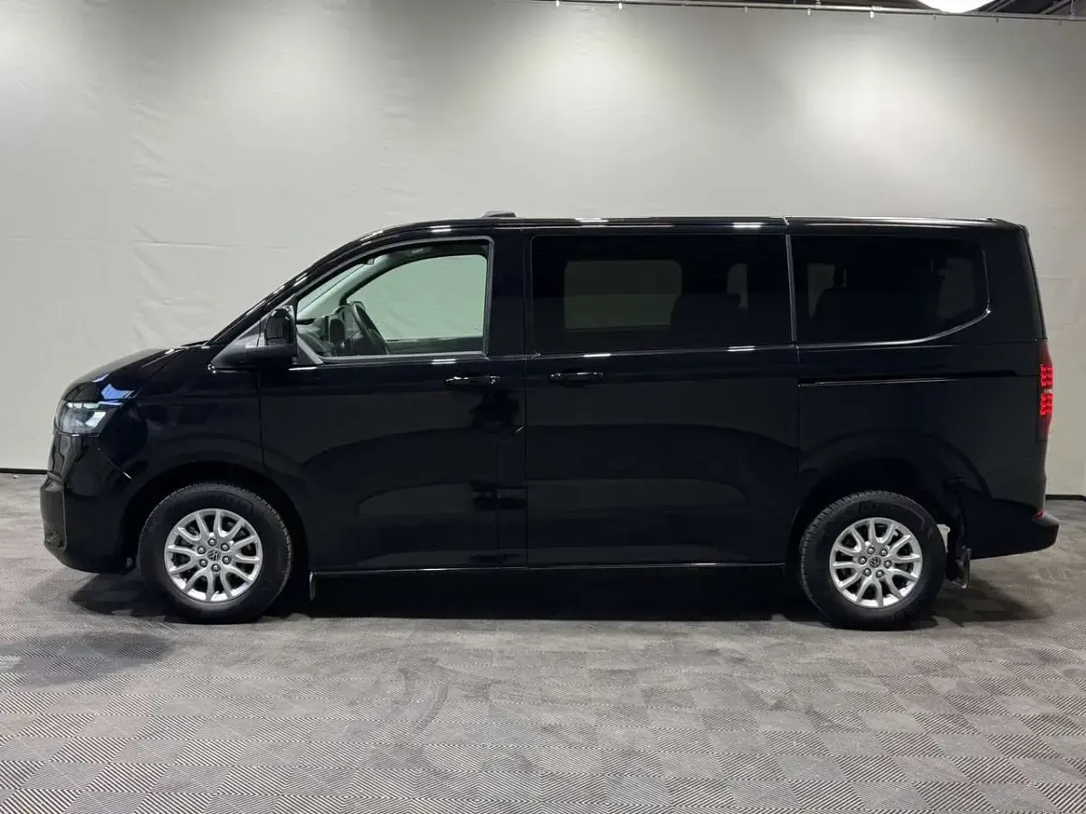 Gebraucht VW Caravelle Life 150 PS (110 kW) 2025 Schwarz, Van