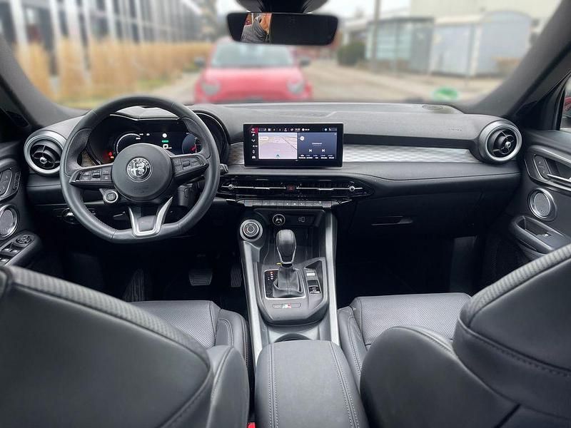 Second-hand Alfa Romeo Tonale Ti 160 CP (117 kW) 2022 Roșu SUV