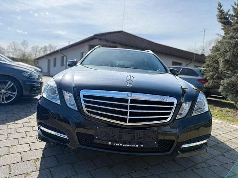 Gebraucht Mercedes E220 Avantgarde 170 PS (125 kW) 2011 Schwarz Kombi