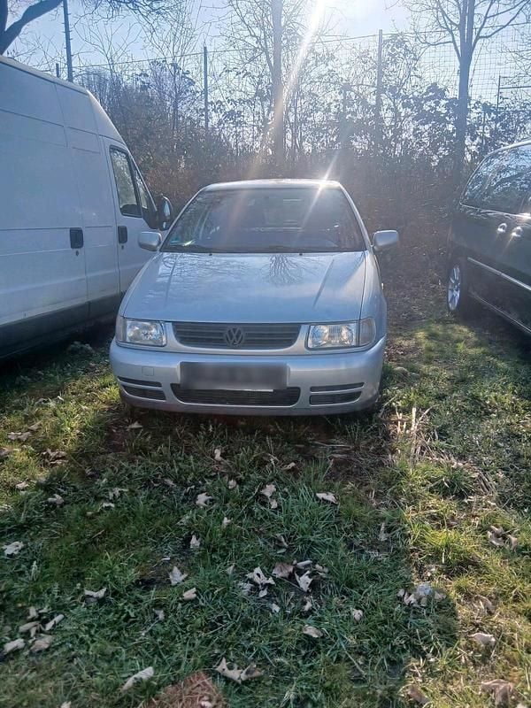 Gebraucht VW Polo 50 PS (36 kW) 1998 Silber