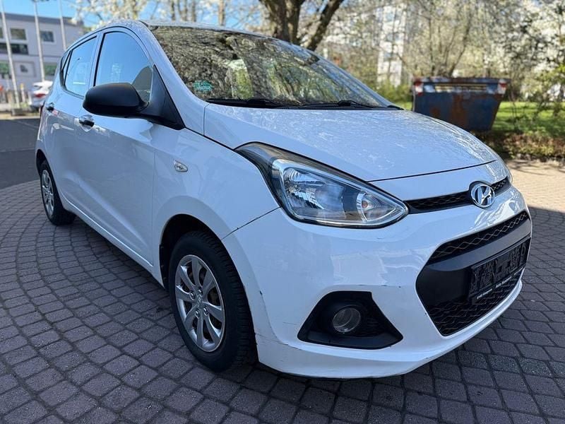 Gebraucht Hyundai i10 Basis 67 PS (49 kW) 2016 Weiß Kleinwagen