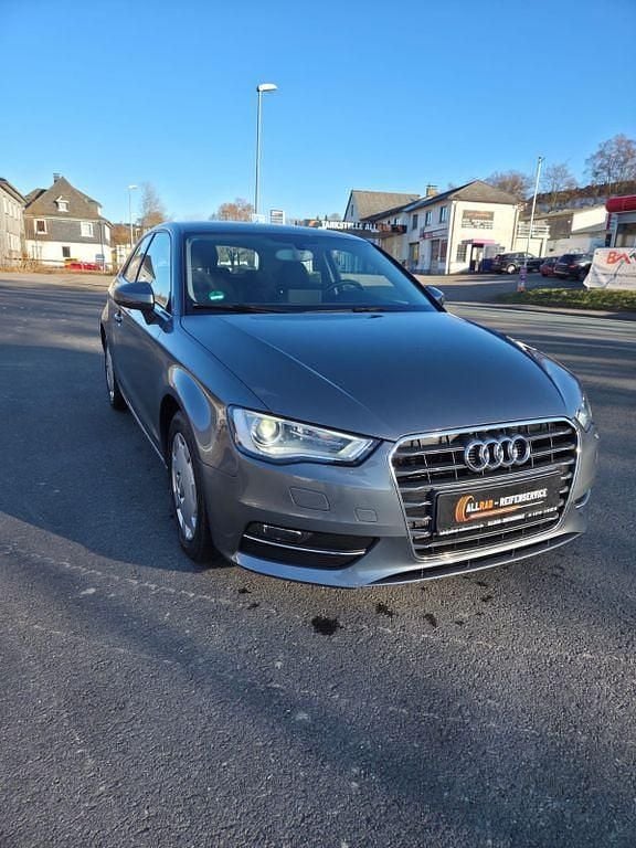 Gebraucht Audi A3 Attraction 105 PS (77 kW) 2013 Grau Coupé