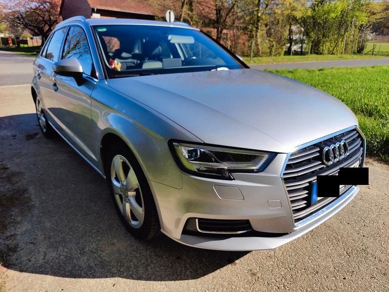 Gebraucht Audi A3 Ambiente 150 PS (110 kW) 2017 Silber Limousine
