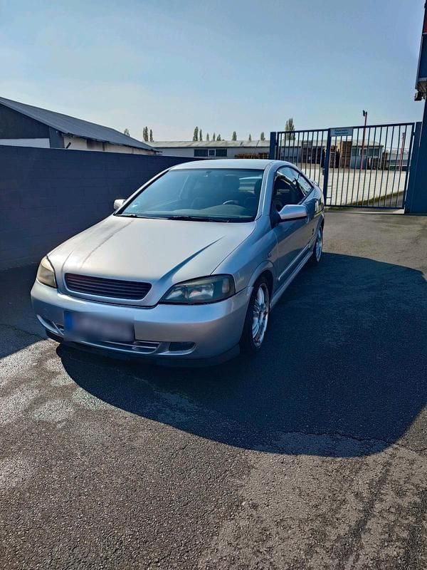 Second-hand Opel Astra 147 CP (108 kW) 2000 Argintiu Coupe