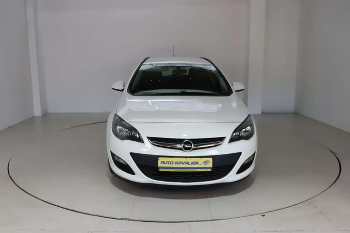 Gebraucht Opel Astra 101 PS (74 kW) 2012 Weiß Kombi