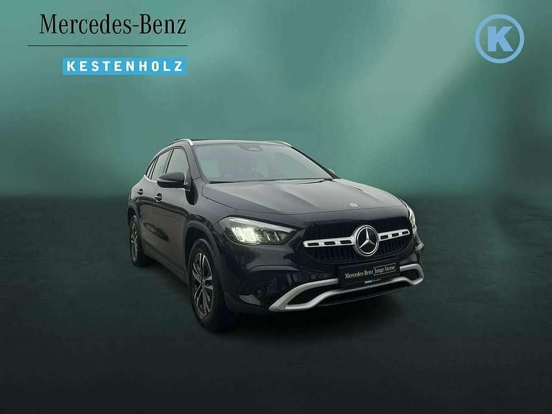 Gebraucht Mercedes GLA200 163 PS (119 kW) 2023 Unilack nachtschwarz SUV