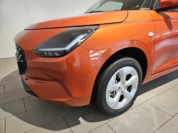 Neu Suzuki Swift Comfort 82 PS (60 kW) 2025 Orange (flame orange pearl metallic) Kleinwagen