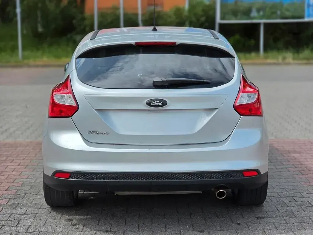 Używany Ford Focus Titanium 163 KM (119 kW) 2011 Szary Sedan/Limuzyna