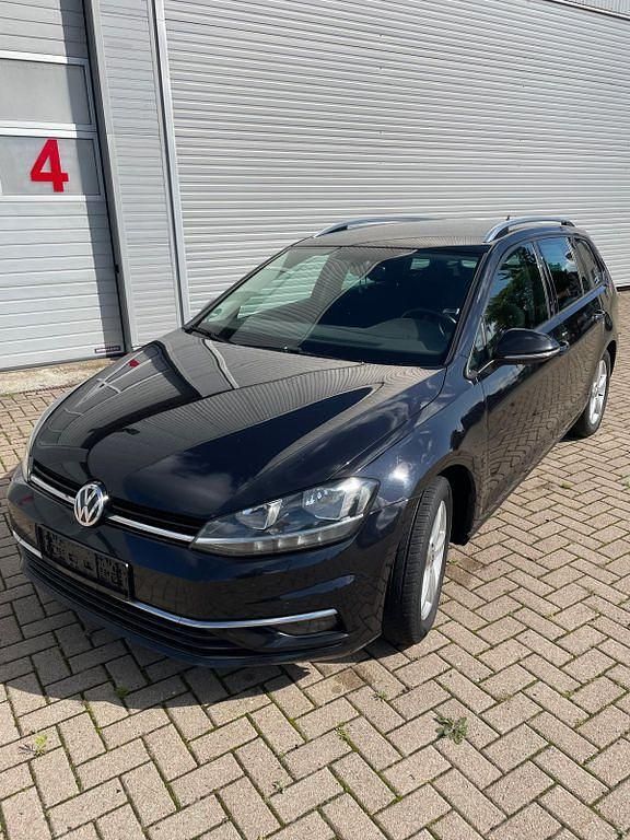 Schwarz Gebraucht 2018 VW Golf VII Sound Kombi | 7.999 € - Bild 1/4