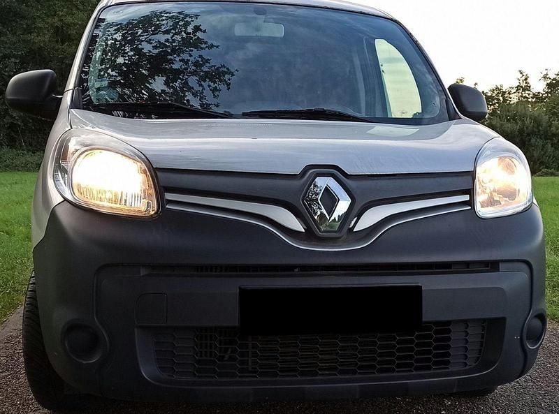 Grau Gebraucht 2016 Renault Kangoo Van / Kleinbus | 7.300 € (Guter Preis) - Bild 1/4
