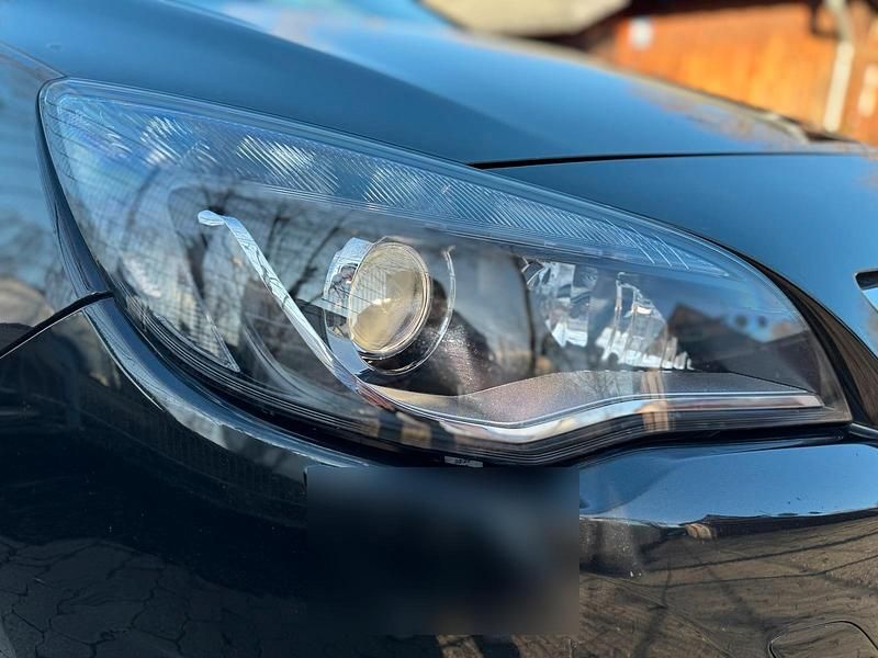 Gebraucht Opel Astra 140 PS (102 kW) 2011 Schwarz Limousine