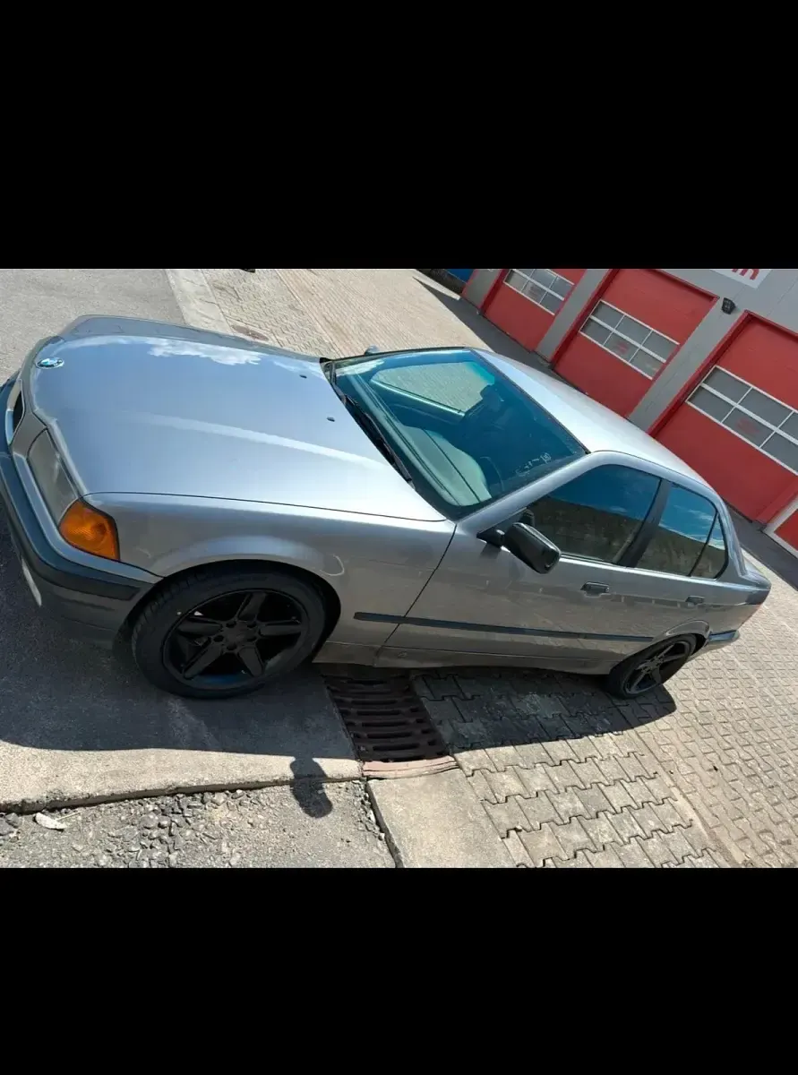 Gebraucht BMW 325 192 PS (141 kW) 1990 Grau Limousine