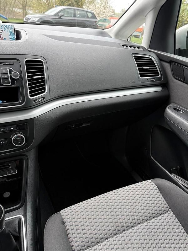 Gebraucht VW Sharan 140 PS (102 kW) 2013 Silber Van / Kleinbus