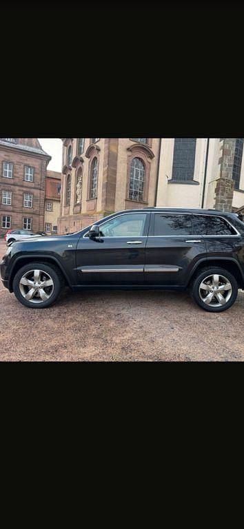 Gebraucht Jeep Grand Cherokee Overland 241 PS (177 kW) 2013 Schwarz SUV