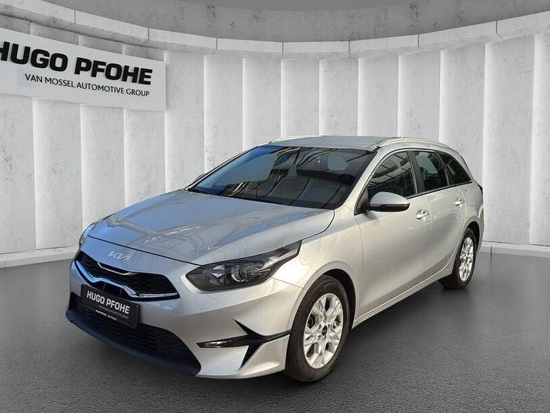 Silber Gebraucht 2023 Kia Ceed Vision Kombi | 22.615 € (Etwas zu teuer) - Bild 1/4