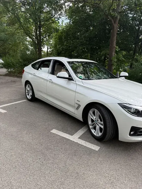 Gebraucht BMW 320 Sport Line 184 PS (135 kW) 2018 Weiß Limousine