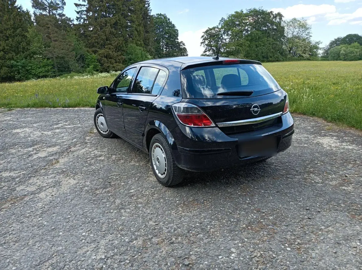 Gebraucht Opel Astra Sport 115 PS (84 kW) 2007 Schwarz Limousine