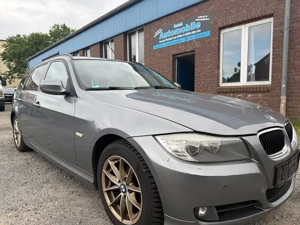 Gebraucht BMW 318 143 PS (105 kW) 2012 Grau Kombi