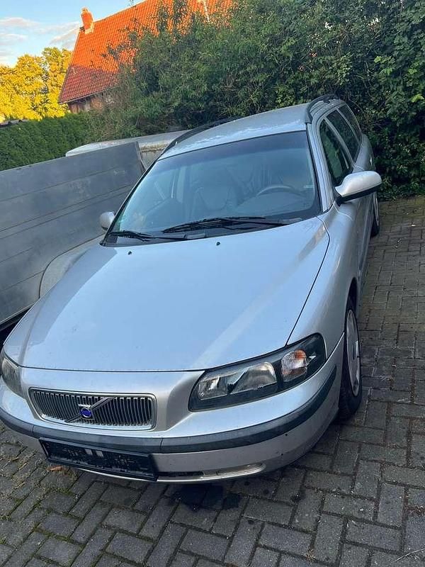 Silber Gebraucht 2002 Volvo V70 Comfort Kombi | 1.490 € (Superpreis) - Bild 1/4