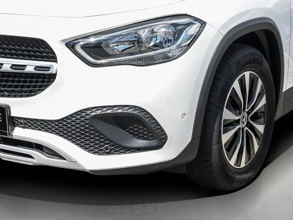 Gebraucht Mercedes GLA200 Business 163 PS (119 kW) 2020 Polarweiß SUV