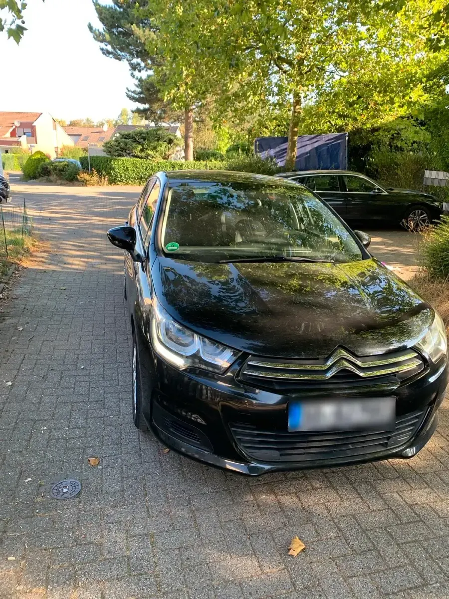 Gebraucht Citroën C4 SELECTION 131 PS (96 kW) 2015 Schwarz Limousine