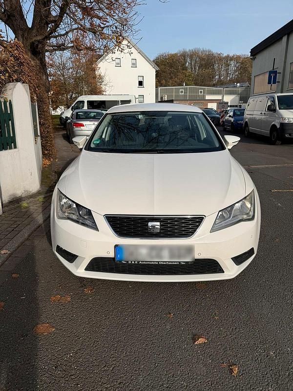 Weiß Gebraucht 2015 Seat Leon Limousine | 6.350 € - Bild 1/4