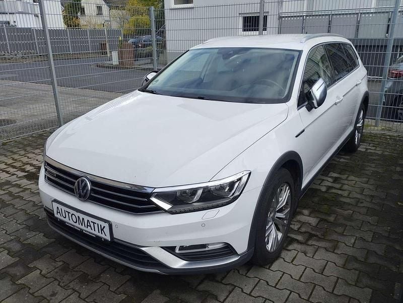 Pure white Gebraucht 2018 VW Passat Alltrack Kombi | 16.850 € (Superpreis) - Bild 1/4